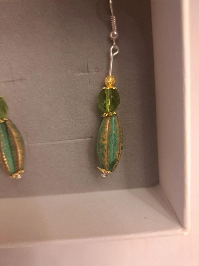 Boucles d'oreilles pendante vertes doré - photo numéro 5