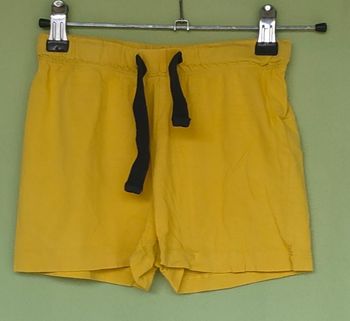 Short taille 7/8 ans