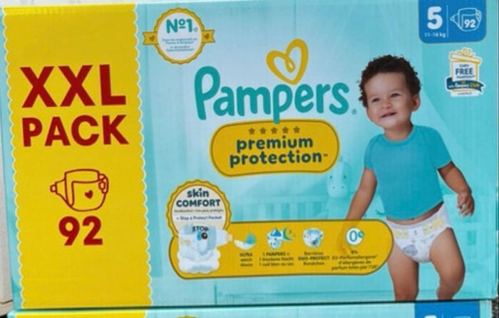 1 carton de couches Pampers taille 5