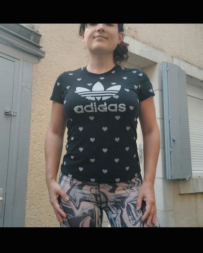 T shirt Adidas pour 38 ou petit 40