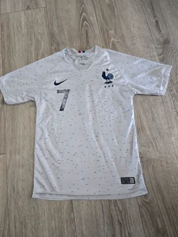 Tee shirt foot collector