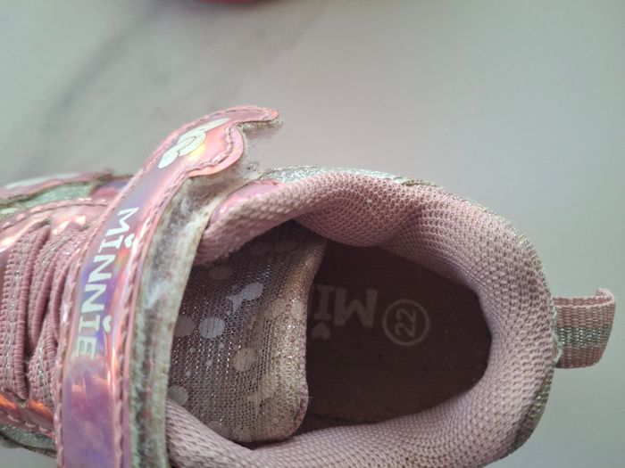 Baskets Minnie lumineuses fille - Taille 22 en parfait état - photo numéro 4