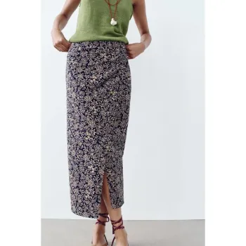 Belle jupe ouverte hanche drapé collection 2025.