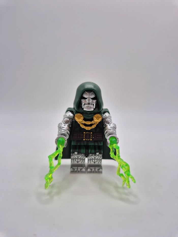 Figurine type lego Docteur Doom les 4 Fantastiques Marvel