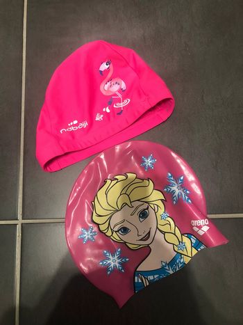2 bonnets de bain