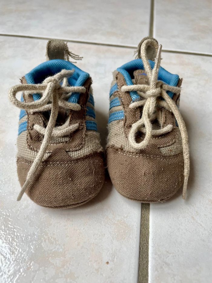 Baskets souples Adidas t.18 - photo numéro 2