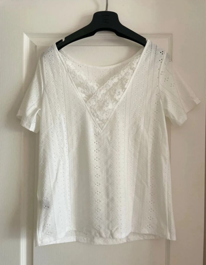 Top blanc brodé avec dentelle – Shein – Taille S (36) - photo numéro 3