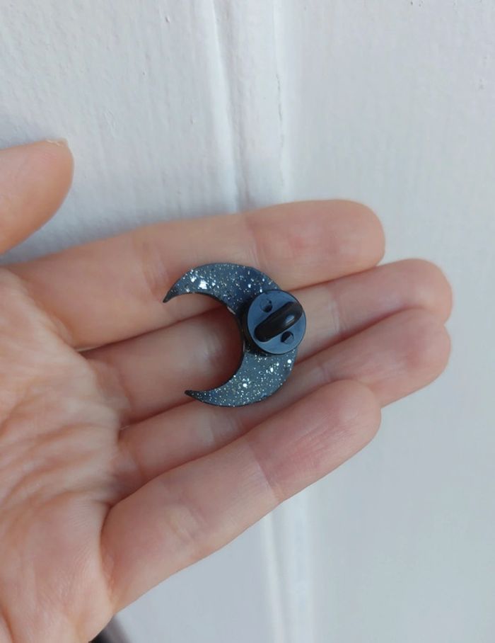 Pins Lune noire - photo numéro 2