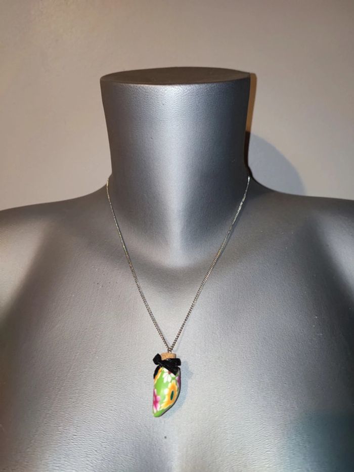 Collier avec pendentif fiole 🌸 - photo numéro 2