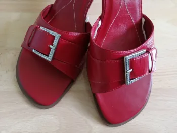 Sandales cuir rouge 40 pieds fins