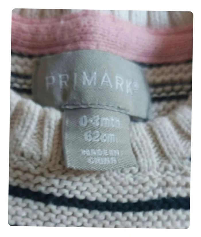 Pull rayé beige avec lapin brodé, Primark en très bon état, taille 0/3 mois - photo numéro 4