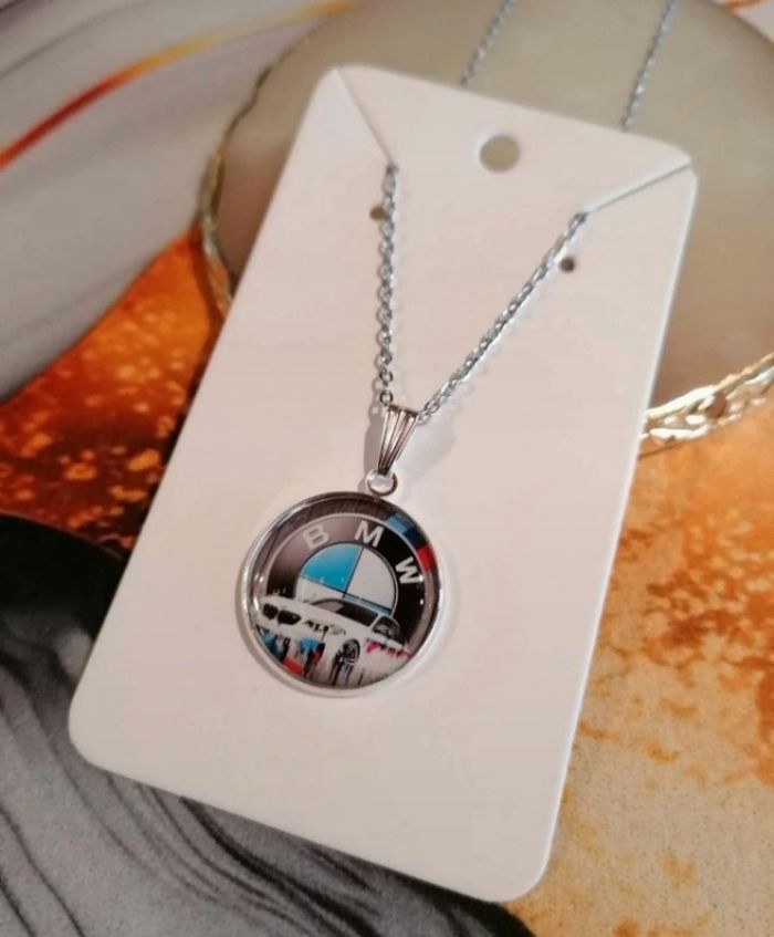 Collier BMW voiture