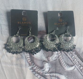 2 paires de boucles d'oreilles blanco