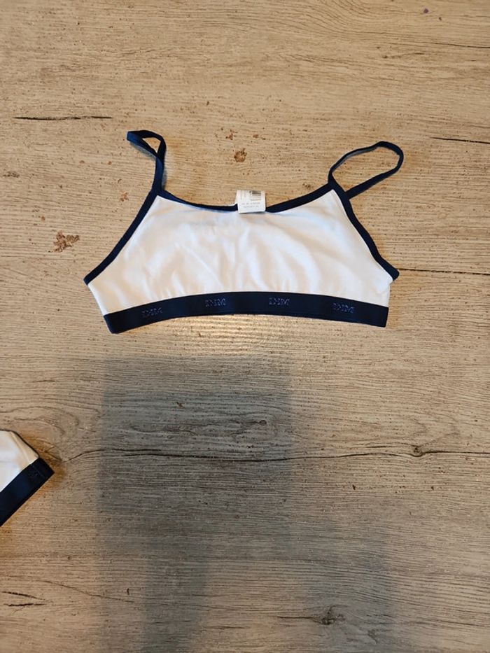 1 brassière blanche à bord bleu foncé, Dim, taille 16 ans - photo numéro 5