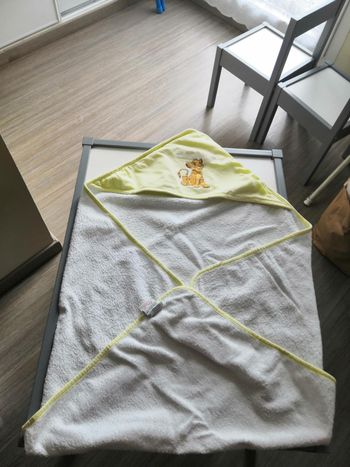 Cape de bain Disney Simba (Blanc et jaune) Kiabi