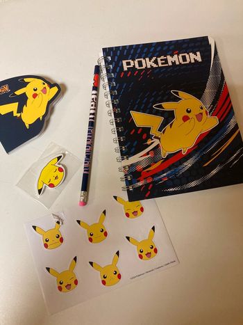 Lot fournitures Pokémon