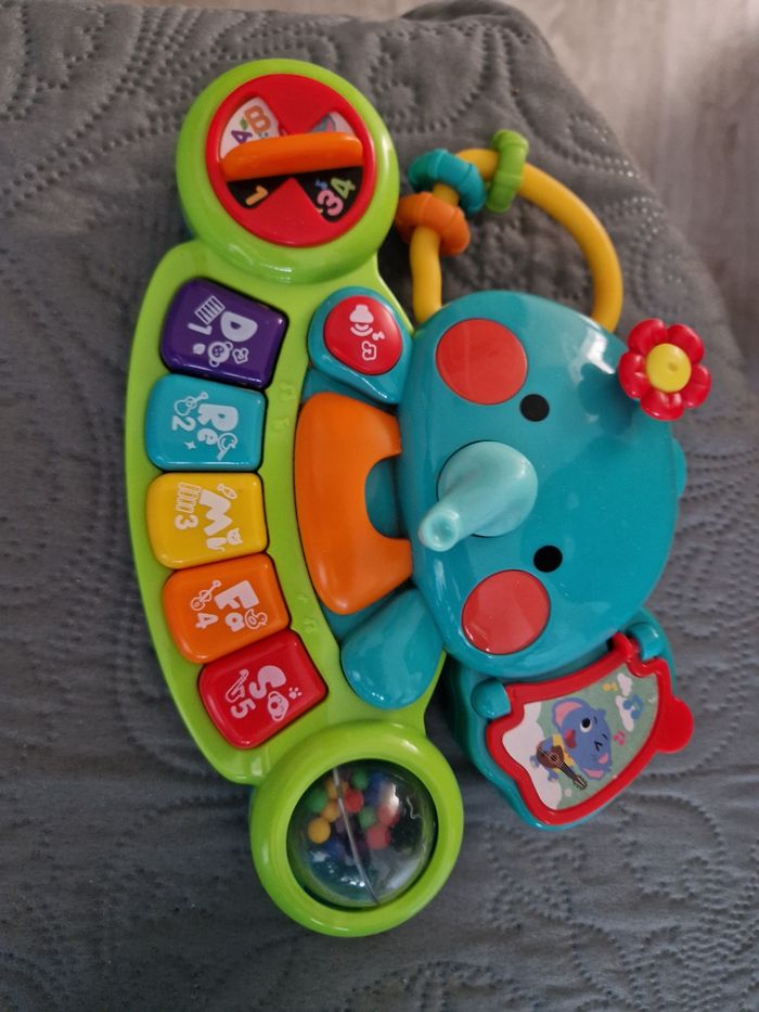 Jouet éléphant musical