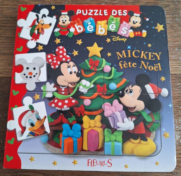 Livre Puzzles Mickey fête Noël