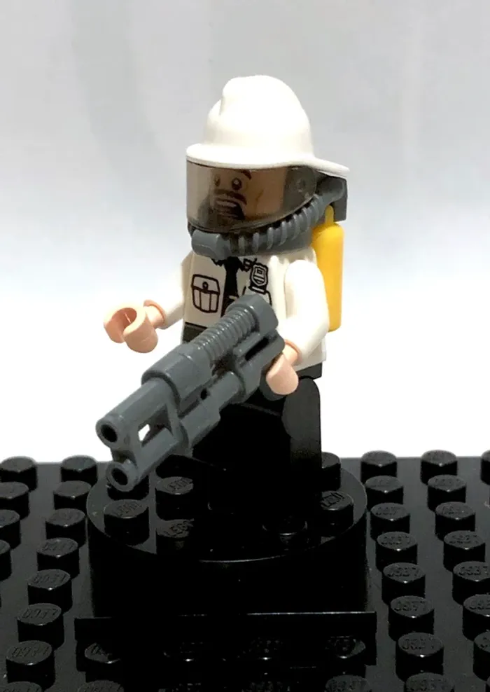The LEGO Batman Movie - Security guard, fire helmet - photo numéro 5