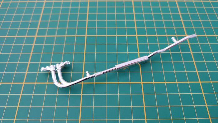 Ligne échappement pièce détachée miniature Jaguar XK 120 1948 1/24 Burago #B47