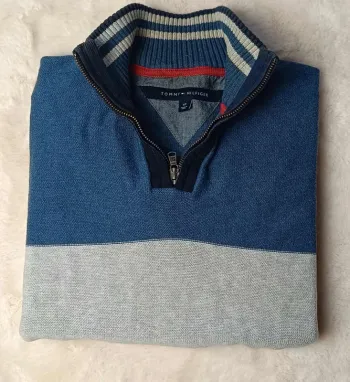 Pull Tommy Hilfiger homme col zippé bleu gris rouge style sport taille S