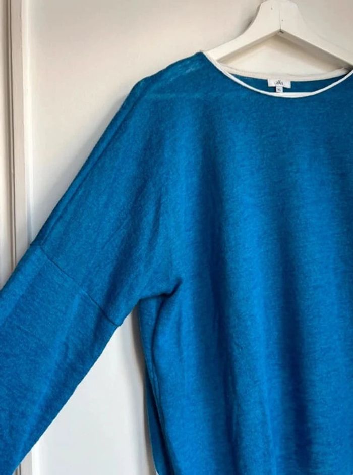 Pull bleu volant blanc - photo numéro 3