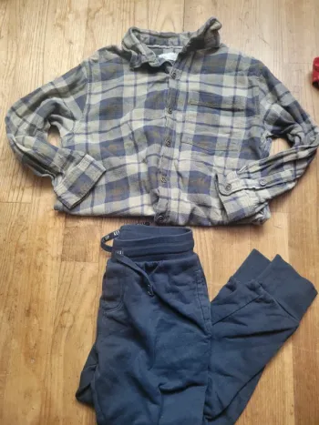 Lot chemise et jogging 7 ans