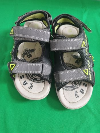 Pieds nus sandales garçon pointure 32