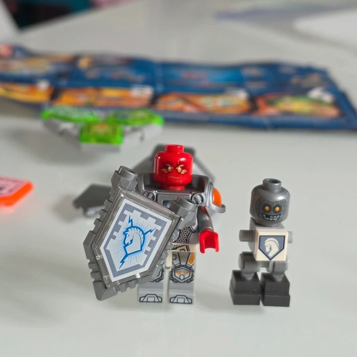 Lego Nexo Knight 15 boucliers + personnage - photo numéro 3
