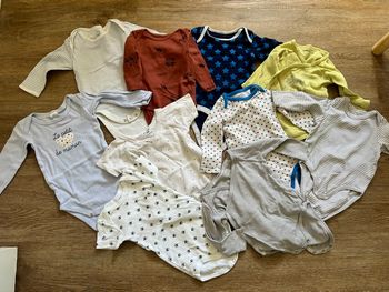 Lot bodies bodyes 9 mois