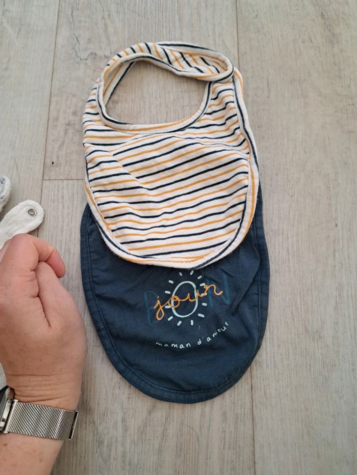 Lot 6 bavoirs bandanas + 2 bavoirs - photo numéro 3