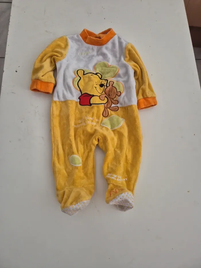 Pyjamas winnie disneyland paris 3 mois