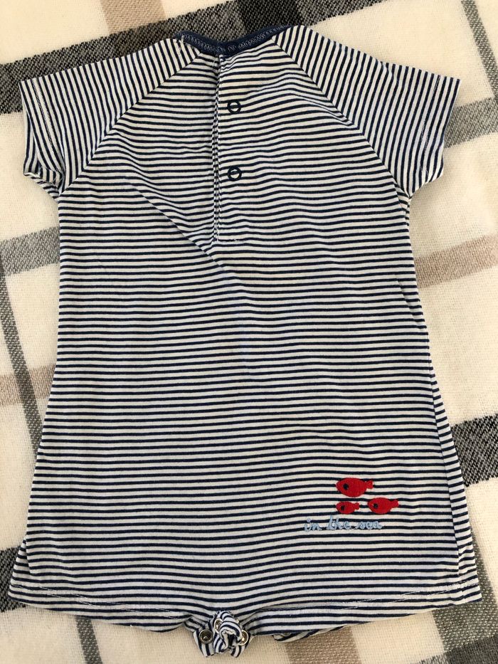 Barboteuse, très bon état neuf mois - photo numéro 2