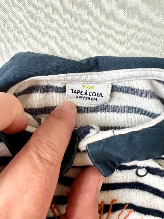 Pyjama Tape à l’Œil 3 mois – rayé bleu marine – Charmeur au grand cœur – col chemise - photo numéro 3