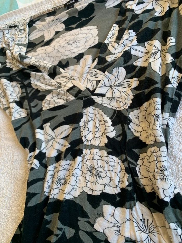 Haut cintré manches 3/4 / vintage motifs floraux / noir et blanc - photo numéro 2