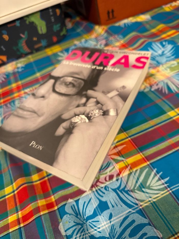 Livre Duras - la traversée d’un siècle - Alain vircondelet - photo numéro 2