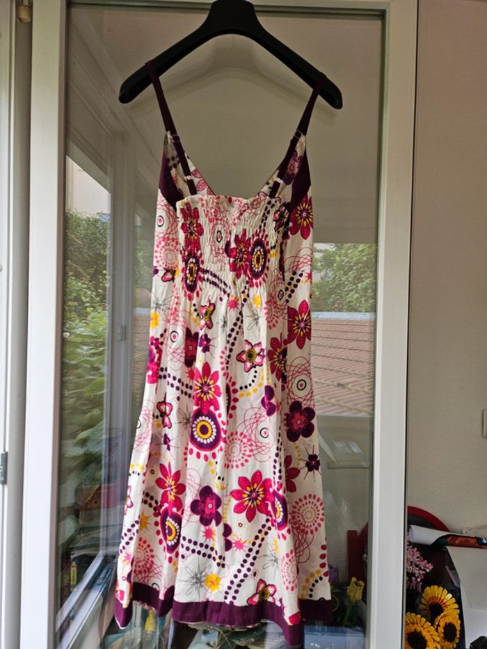 Robe vintage blanche et violet motif fleurie taille S/M - photo numéro 2