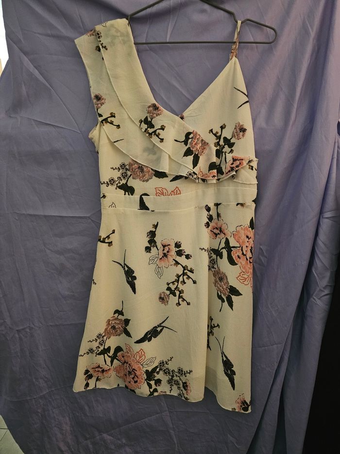 Lot de plus de 150 vêtements neufs ou mit 1 ou 2 fois, T40 42 robes , salopettes,t shirts,vestes, botte ,sac guess et desigual,manteau,chaussures,... - photo numéro 6