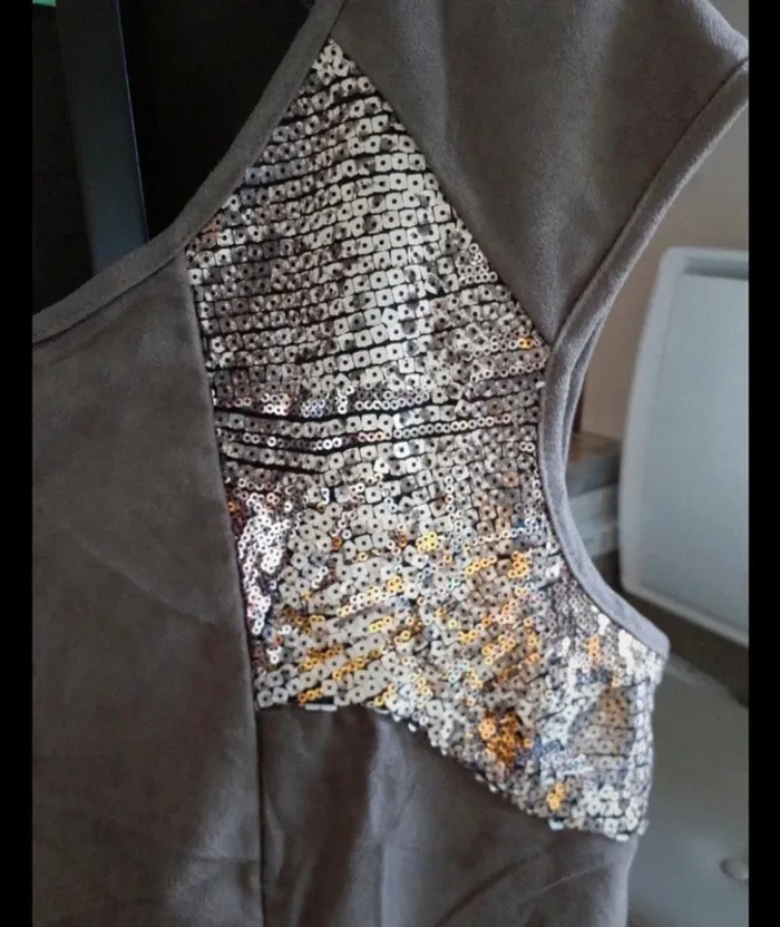 Robe en daim couleur taupe taille 46-48. - photo numéro 2