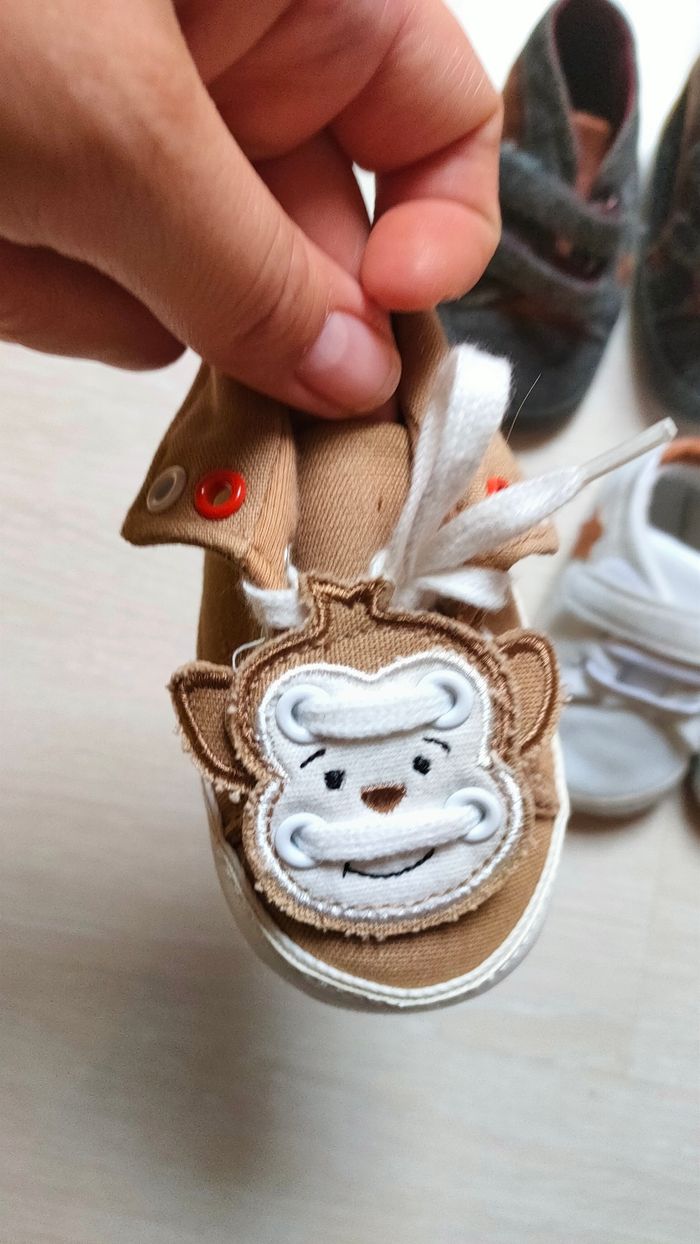Lot cinq paires chaussures bébé - photo numéro 4