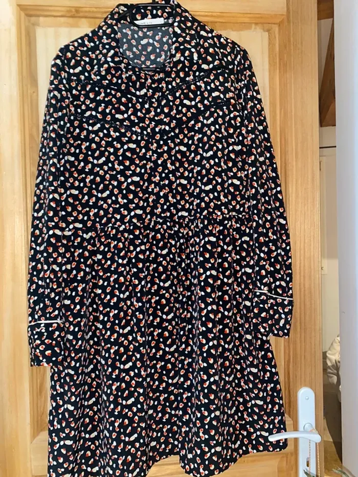 Robe noire et blanche