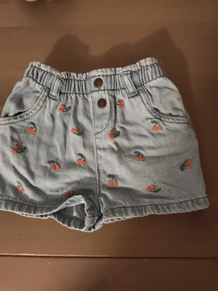 Short en jean bébé 9 mois Verbaudet très bon état - photo numéro 2