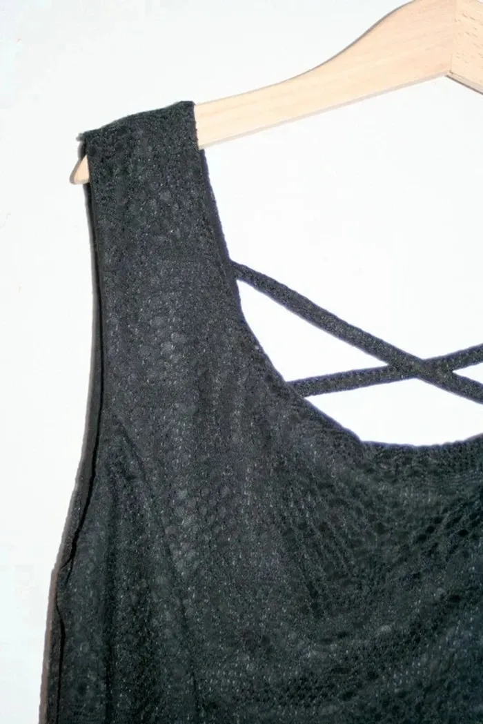 Jolie robe noire et sa ceinture 14 ans voire XS - photo numéro 2