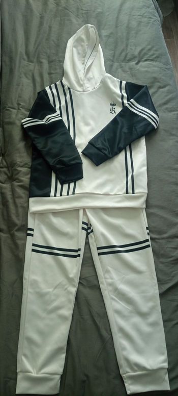 Ensemble jogging neuf 