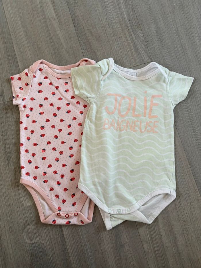 Lot de 2 bodies taille 9 mois