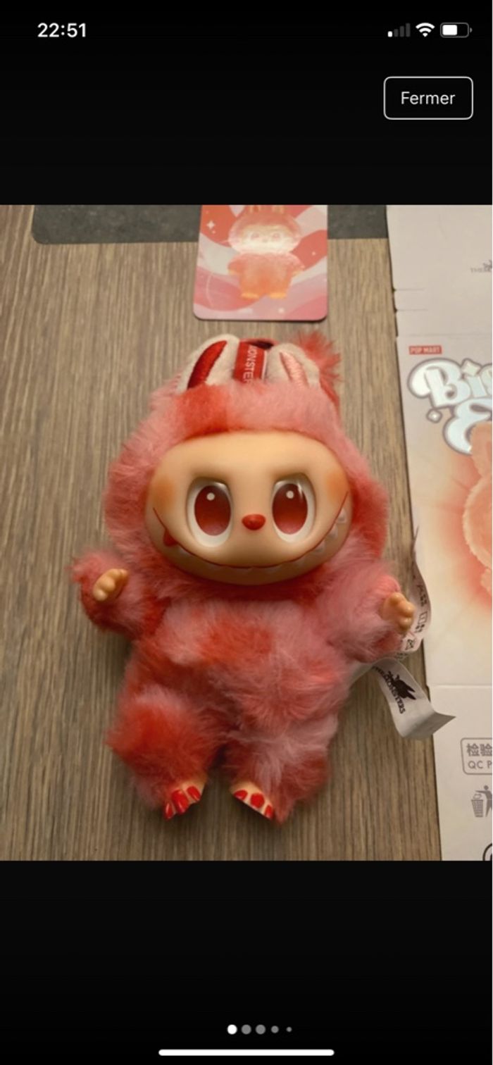 Labubu rouge neuf et sous blister  love / amour