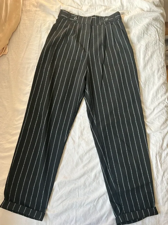 Pantalon cintré à rayures
