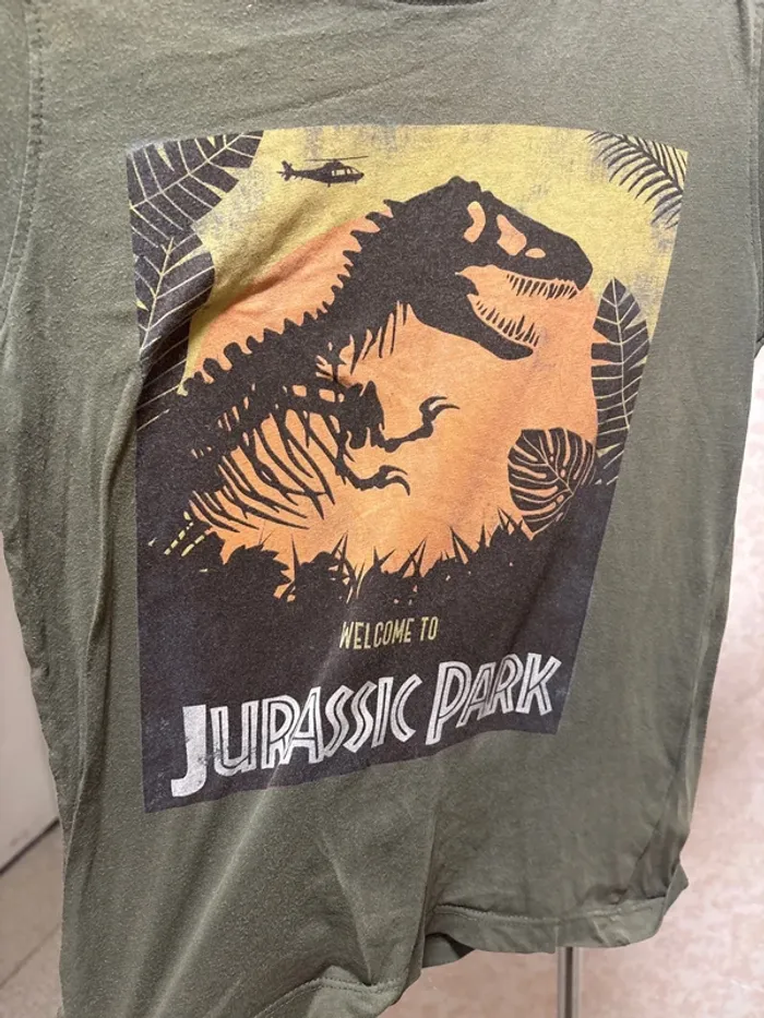 T shirt taille 8ans marque jurassic park - photo numéro 2