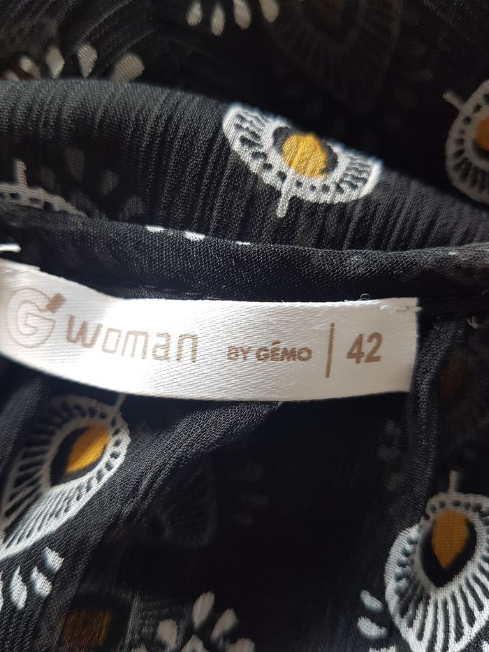 Blouse transparente noire, motifs blancs et jaunes. G Woman by Gémo. T42, aisselles 57cm, haut 64cm. - photo numéro 4
