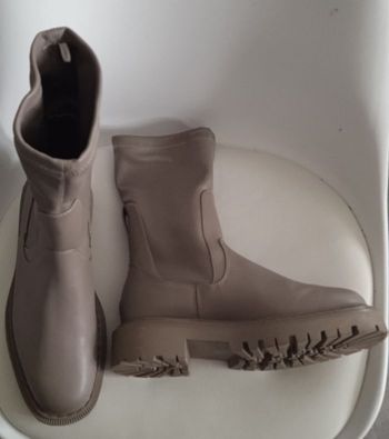 Belles bottines couleur beige